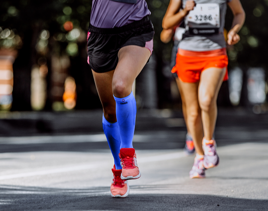 Compressie sokken: waarom ze zo belangrijk zijn voor sportprestaties en gezondheid